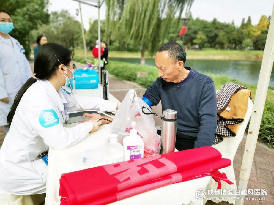 【喜报】成都博润白癜风医院荣获四川省2020年“脱贫攻坚优秀单位”